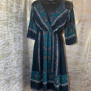 Monteau Cold Shoulder 3/4 Sleeve Floral Dress - M